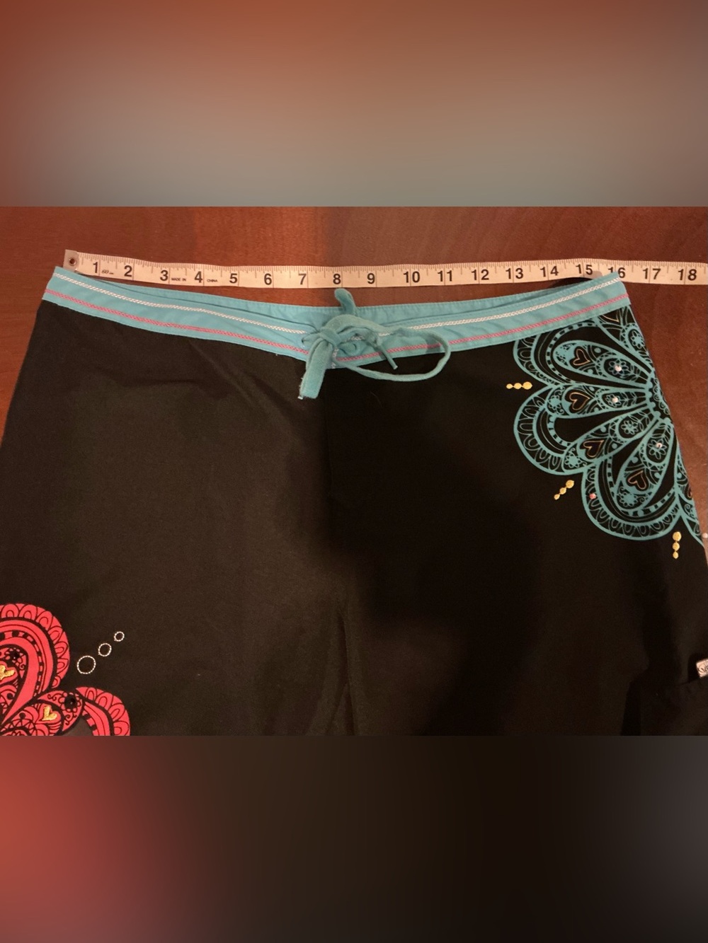 Body Glove women’s swim board shorts boardshorts sz Medium black Mandala design - Picture 6 of 8